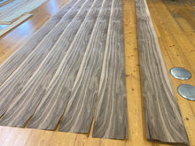 画像をギャラリービューアに読み込む, 天然木 突板素材シリーズ ウォールナット板柾込み (厚0.5mm程度、巾190mm程度、長3,500mm程度) 24枚セット