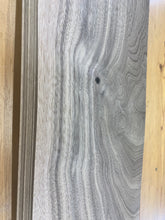 画像をギャラリービューアに読み込む, 天然木 突板素材シリーズ ウォールナット板柾込み (厚0.5mm程度、巾190mm程度、長3,500mm程度) 24枚セット